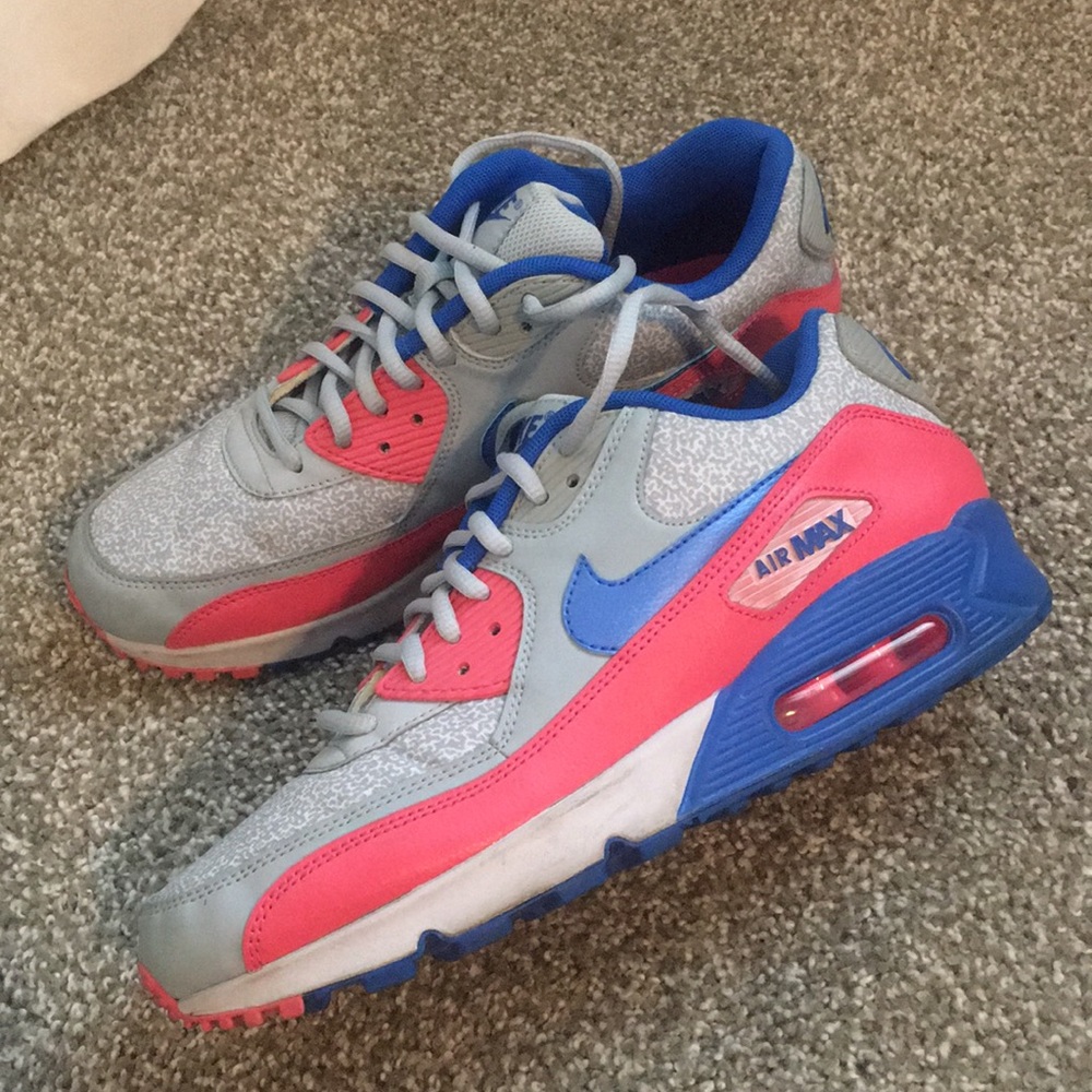 Women’s Nike Air Max 90 size 9